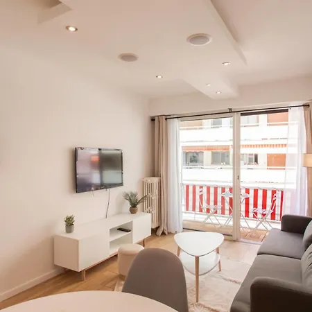 アパート A4 Staywiz Us-2p Au Coeur De Les Pins 5min - Ac Balcon